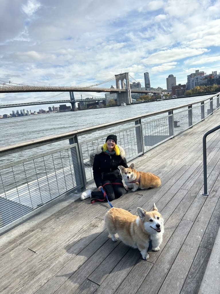 Britta with two corgis by the Brooklyn Bridge